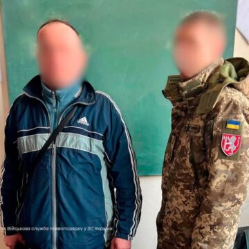 На Прикарпатті військовий у СЗЧ передав 40 000 гривень військовим правоохоронцям з метою ухилення від подальшого проходження військової служби
