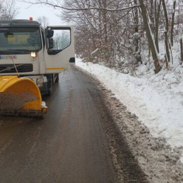 “Потребують підвищеної уваги навіть за мінімальних опадів”: про розчищення доріг у гірській місцевості