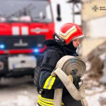 Ті, хто побороли вогонь: в ДСНС показали обличчя прикарпатських рятувальників, які ліквідували пожежу на ТЕС