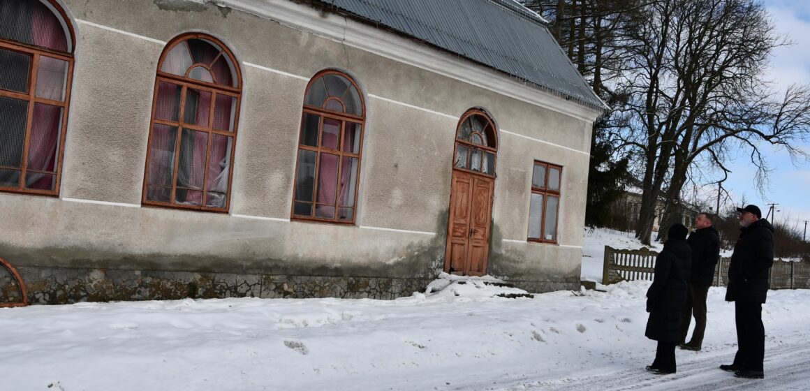 Журів оговтується після вибухів: село відвідала команда Івано-Франківської ОДА та благодійники (ФОТО)
