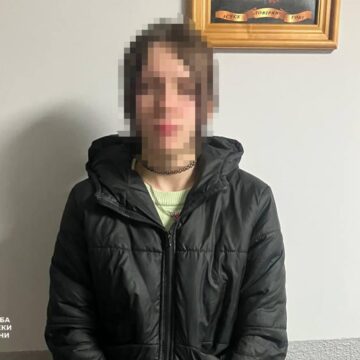 Затримано 19-річну дівчину, яка на вимогу вербувальника підпалила автомобіль військового у Калуші