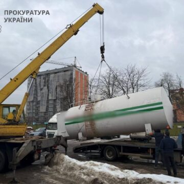 В Івано-Франківську ліквідували «тіньову» АЗС, яка торгувала неякісним пальним