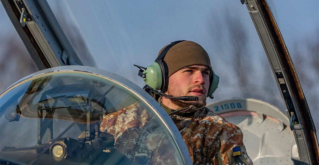 «У небі немає права на помилку»: молодий лейтенант Зіновій Цюрак тримає крила авіації разом із чотирма братами