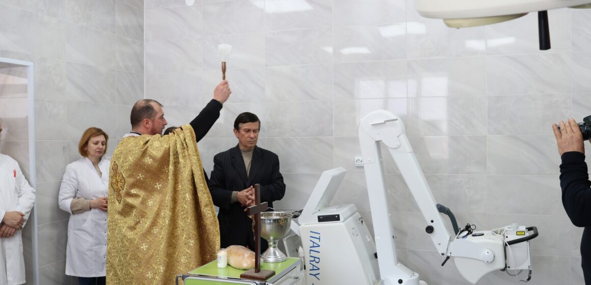 Солотвинська лікарня отримала два пересувні рентген-апарати (ФОТО)