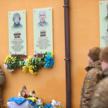 В Івано-Франківську відкрили пам’ятні дошки загиблим захисникам Тарасу Цінику та Миколі Легіню