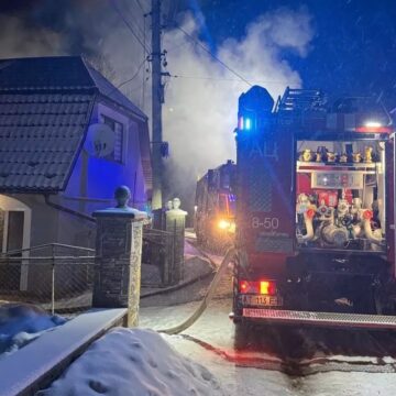 Під час пожежі будинку в Надвірнянському районі виявили тіло чоловіка