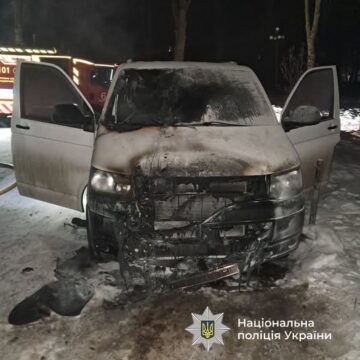 Поліція Прикарпаття встановлює обставини підпалу автомобіля у Калуші