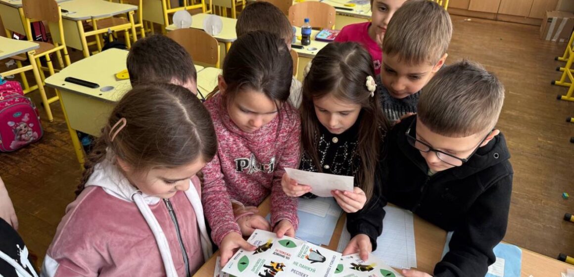 «Поведінка при контакті з незнайомими людьми»: інспектор служби освітньої безпеки провела профілактичне заняття з першокласниками