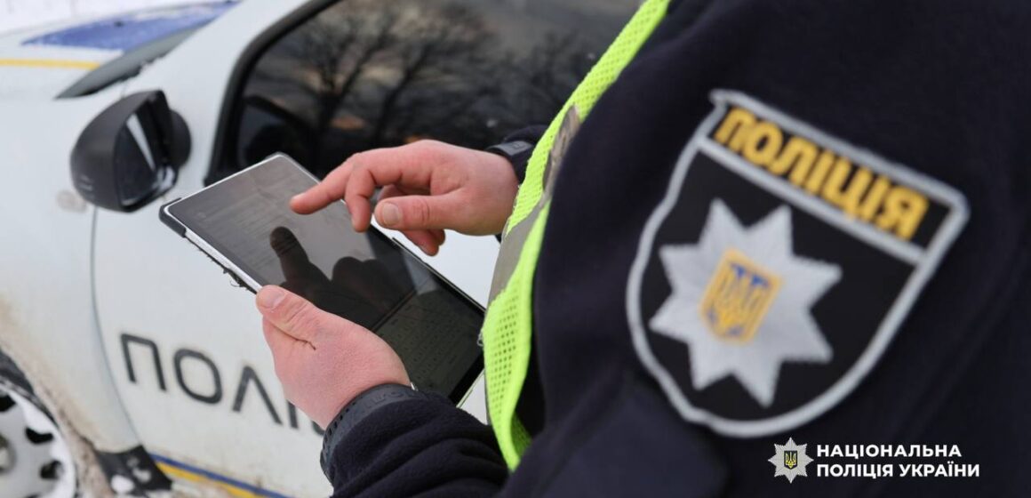 Справляв нужду на пам’ятник: в Івано-Франківську розшукали підлітка, який вчинив протиправні дії на кладовищі 
