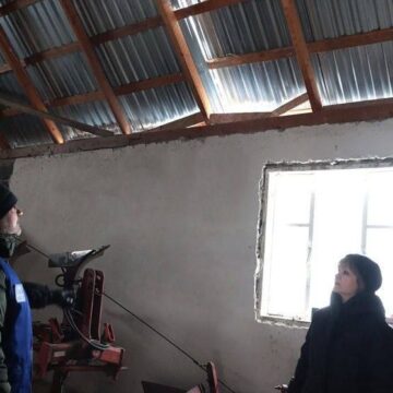 Мешканці Більшівцівської та Галицької громад відновлюють будинки після ворожого обстрілу