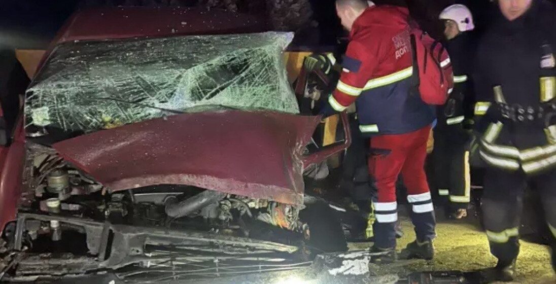 У Франківську трапилась ДТП: рятувальники деблокували з понівеченого автомобіля двох потерпілих (ФОТОФАКТ) У Франківську трапилась ДТП: рятувальники деблокували з понівеченого автомобіля двох потерпілих (ФОТОФАКТ)
