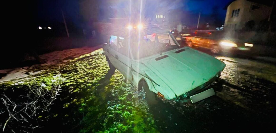 На Косівщині нетверезий водій ВАЗ вчинив ДТП: травми отримала 47-річна пасажирка (ФОТО)