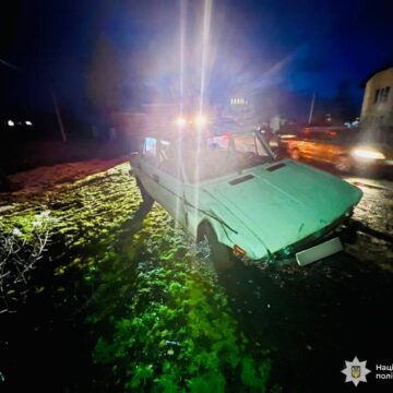На Косівщині нетверезий водій ВАЗ вчинив ДТП: травми отримала 47-річна пасажирка (ФОТО)