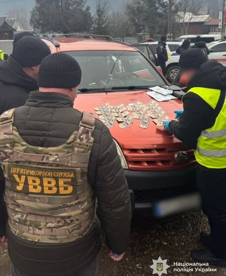 Гірський маршрут до Румунії: на Верховинщині поліцейські затримали підозрюваних у незаконному переправленні чоловіків через кордон