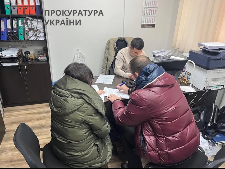 Обманом привласнив 2.7 млн грн батька загиблої захисниці Азовсталі: прокурори скерували до суду справу проти посадовця поліції з Прикарпаття Обманом привласнив 2.7 млн грн батька загиблої захисниці Азовсталі: прокурори скерували до суду справу проти посадовця поліції з Прикарпаття