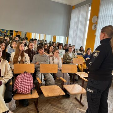 Ювенальні поліцейські провели навчальну зустріч з головами учнівських рад та шкільними омбудсменами