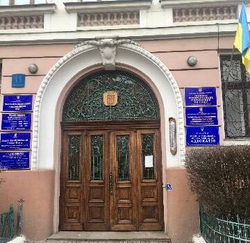 У Івано-Франківську мати підлітка потрапила під суд, бо її син приніс на урок біології пікантний предмет