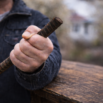 На Калущині судили чоловіка, який побив сусіда арматурою На Калущині судили чоловіка, який побив сусіда арматурою