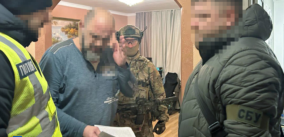 Незаконно заволоділи квартирою померлої жінки вартістю понад 2,3 млн грн: на Прикарпатті затримали групу шахраїв