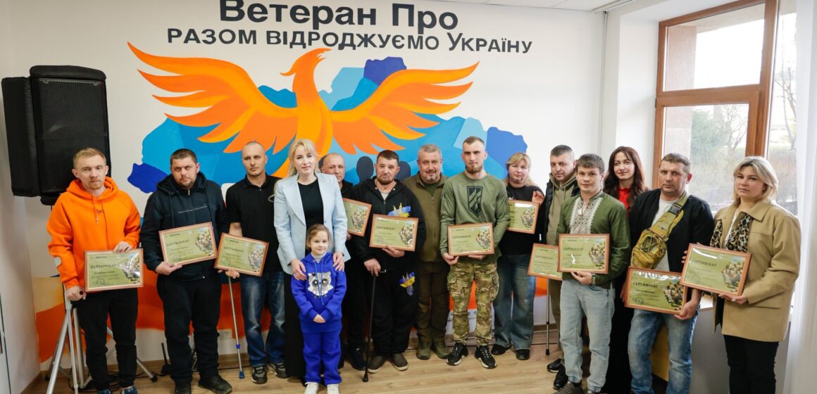 На Прикарпатті вручили 13 сертифікатів на придбання житла ветеранам та родинам загиблих воїнів