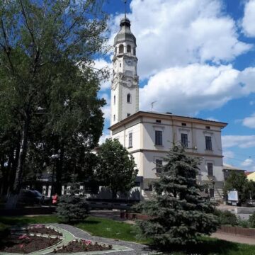 Для відвідувачів відкрили оглядовий майданчик вежі Снятинської ратуші