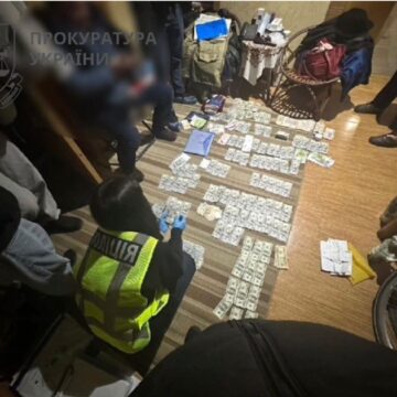 За хабарництво перед судом постануть шестеро викладачів університетів Франківська та Львова