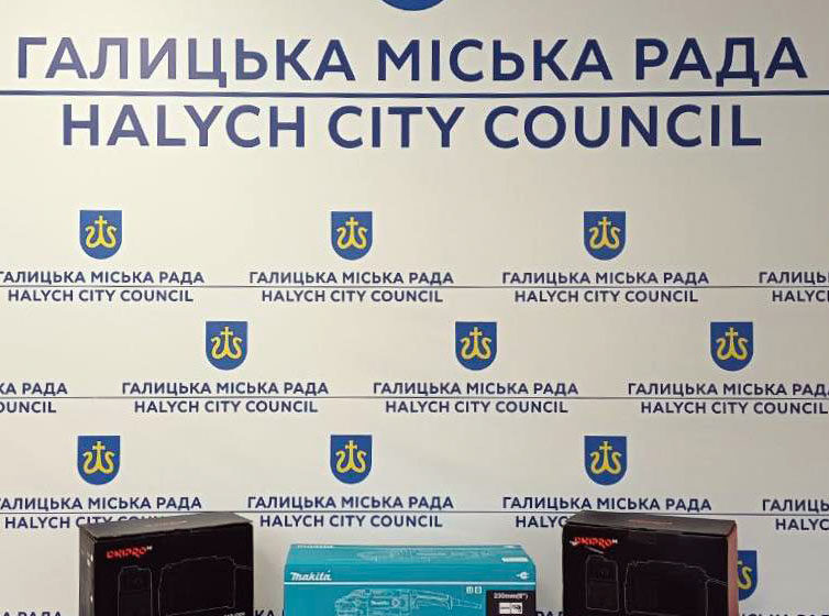 З Галича на фронт передали необхідну техніку