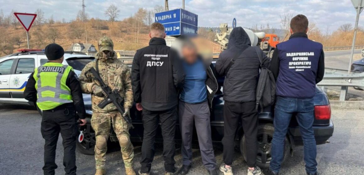 7 тис. євро за «трансфер» до кордону: на Прикарпатті викрили канал переправлення військовозобов’язаних до Румунії