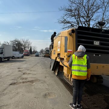 На Прикарпатті взялися за ремонт однієї з найпроблемніших доріг