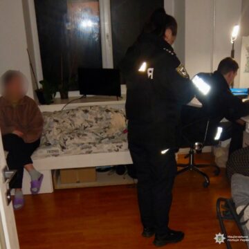 На Прикарпатті під час сварки жінка вдарила чоловіка кухонним ножем у груди