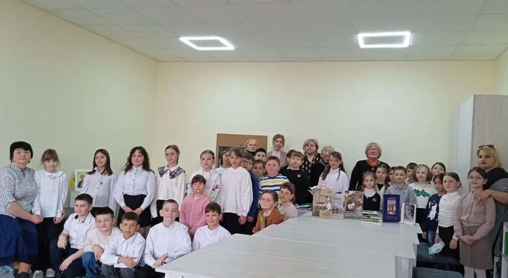 У Косові відбулася зустріч школярів із прикарпатською письменницею Аделею Григорук