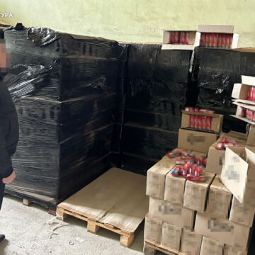 На Львівщині судитимуть жителя Прикарпаття, який підробляв вафлі «Артек» торгової марки «Світоч»