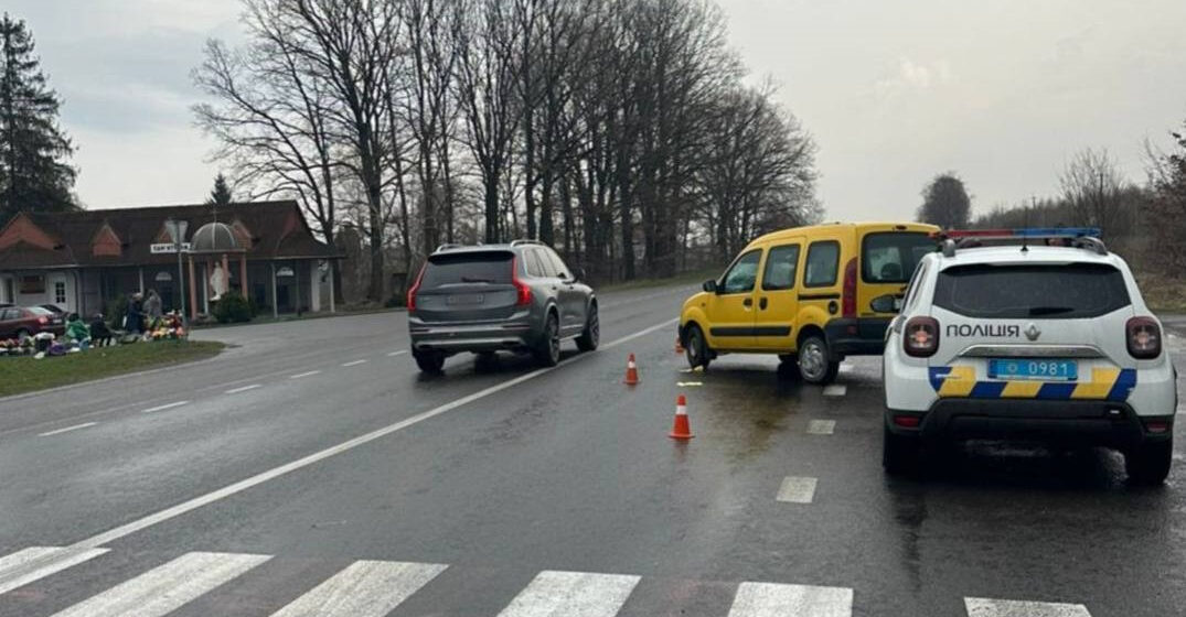 Біля міського кладовища на пішохідному переході авто наїхало на жінку