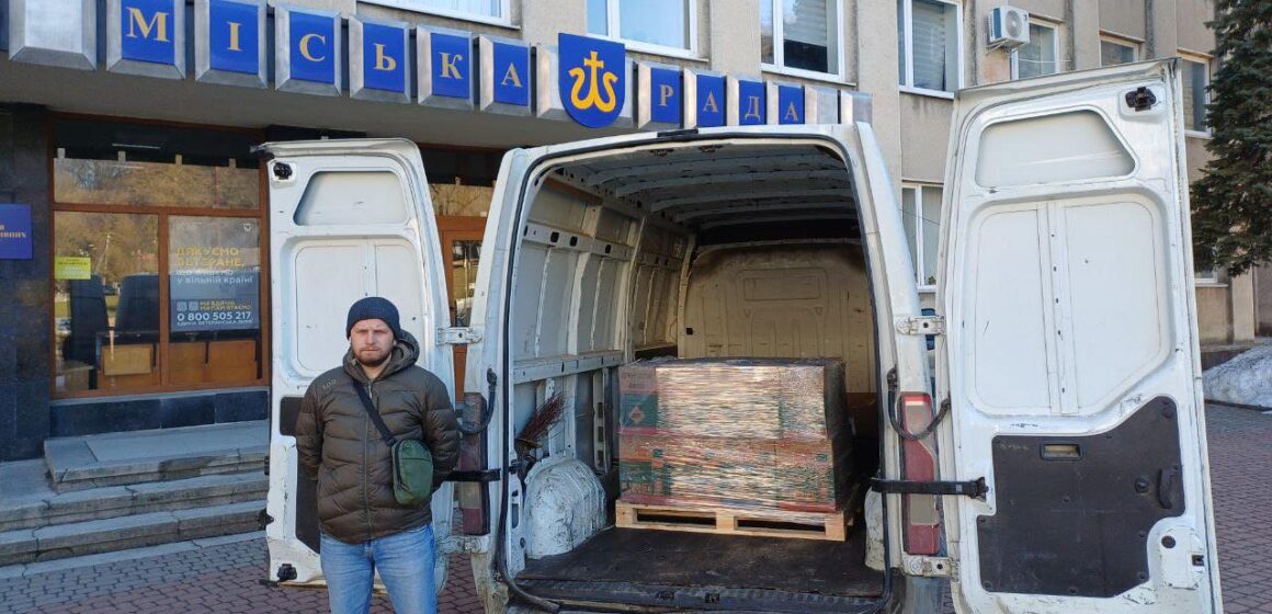 Тисячу балонів поліуретанової монтажної піни передано від Галицької громади на фронт
