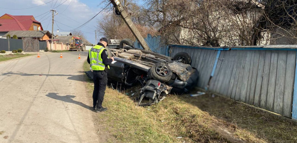 Наїхав на електроопору і перекинувся: поліція встановлює обставини ДТП у Городенківській громаді Наїхав на електроопору і перекинувся: поліція встановлює обставини ДТП у Городенківській громаді
