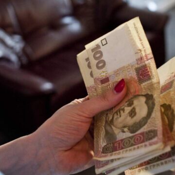 Борги ростуть: за що найчастіше потрапляють у реєстр мешканці Прикарпаття