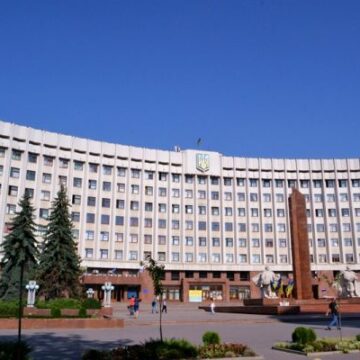 В Івано-Франківську скликають позачергову сесію міськради: що розглядатимуть