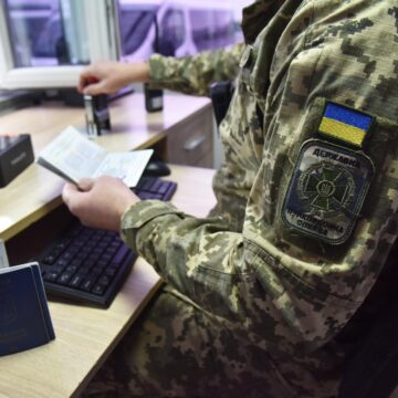 Минулої доби західні кордони України з ЄС та Молдовою (у Чернівецькій області) перетнули 66 тисяч осіб