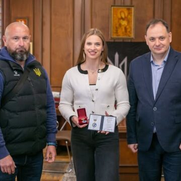 Ірину Федорів та її тренера Миколу Перога нагородили відзнаками «Спортивна гордість Івано-Франківської міської територіальної громади»