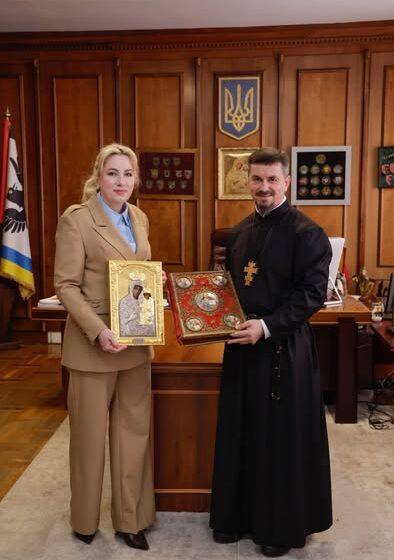 Унікальні лоти для ХІ благодійного аукціону на підтримку ЗСУ передав намісник Свято-Успенської Унівської лаври