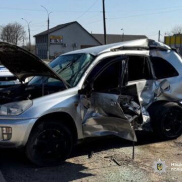 В Коломиї легковик зіткнувся з мікроавтобусом
