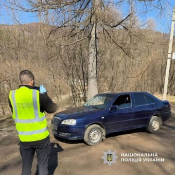 Поліцейські оперативно затримали підозрюваного, який на Богородчанщині викрав автомобіль та намагався втекти