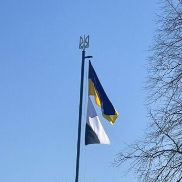 У Надвірнянських ліцеях відтепер підніматимуть “Прапор надії”