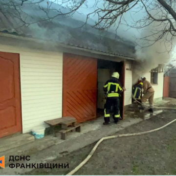 На Коломийщині горіла господарська будівля