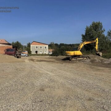 Понад 2300 вантажівок «шутру» на майже 50 млн грн: на Прикарпатті викрито нелегальний кар’єр із видобутком копалин в промислових масштабах