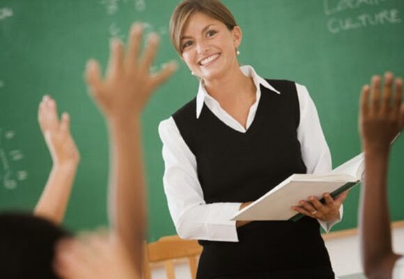 Десять найкращих педагогів Івано-Франківська отримають по 30 тисяч гривень. Просять висувати кандидатів