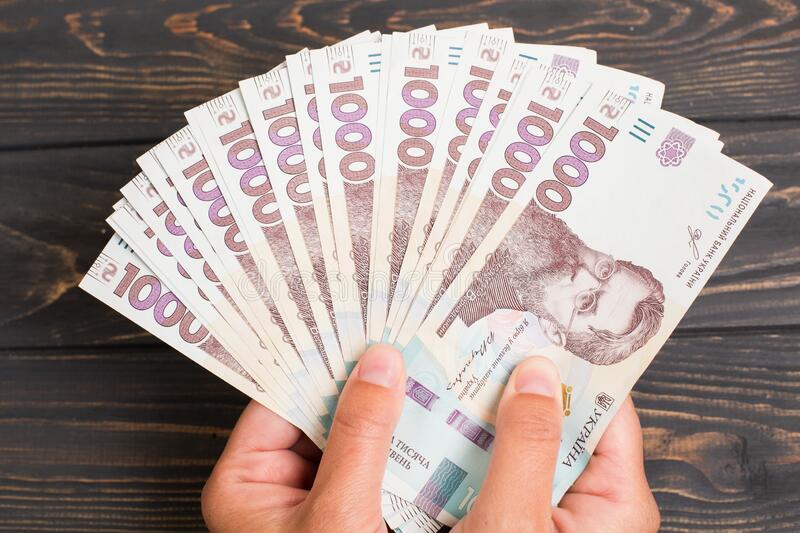 10 000 гривень прикарпатцям, яким виповнилося 100 і більше років 10 000 гривень прикарпатцям, яким виповнилося 100 і більше років