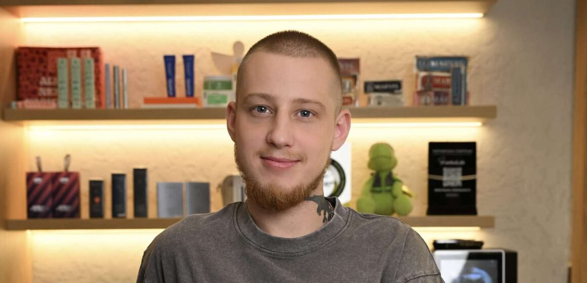 Ветеран, який став майстром манікюру в Івано-Франківську: історія Володимира Удовика Ветеран, який став майстром манікюру в Івано-Франківську: історія Володимира Удовика