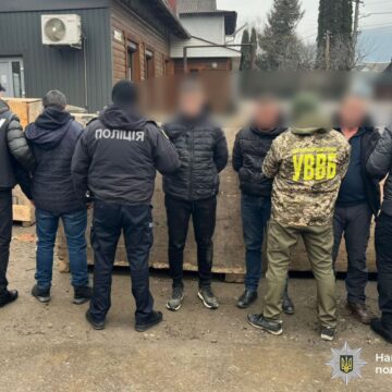 Багатодітний прикарпатець та житель Дніпропетровщини організували бізнес на “ухилянтах”: справу скеровано до суду