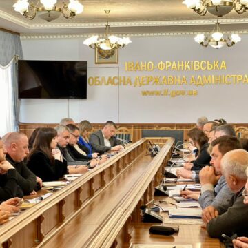 Серед ключових питань – стан доріг: в ОДА обговорили актуальні проблеми громад Косівщини